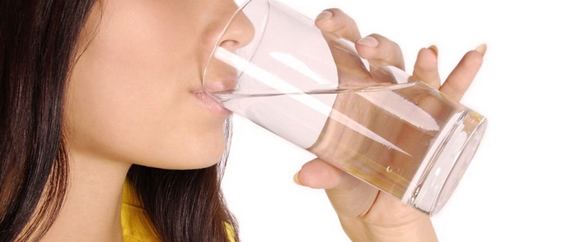 Quanta acqua si deve bere ogni giorno?